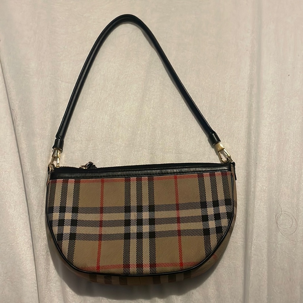 Women’s Burberry purse